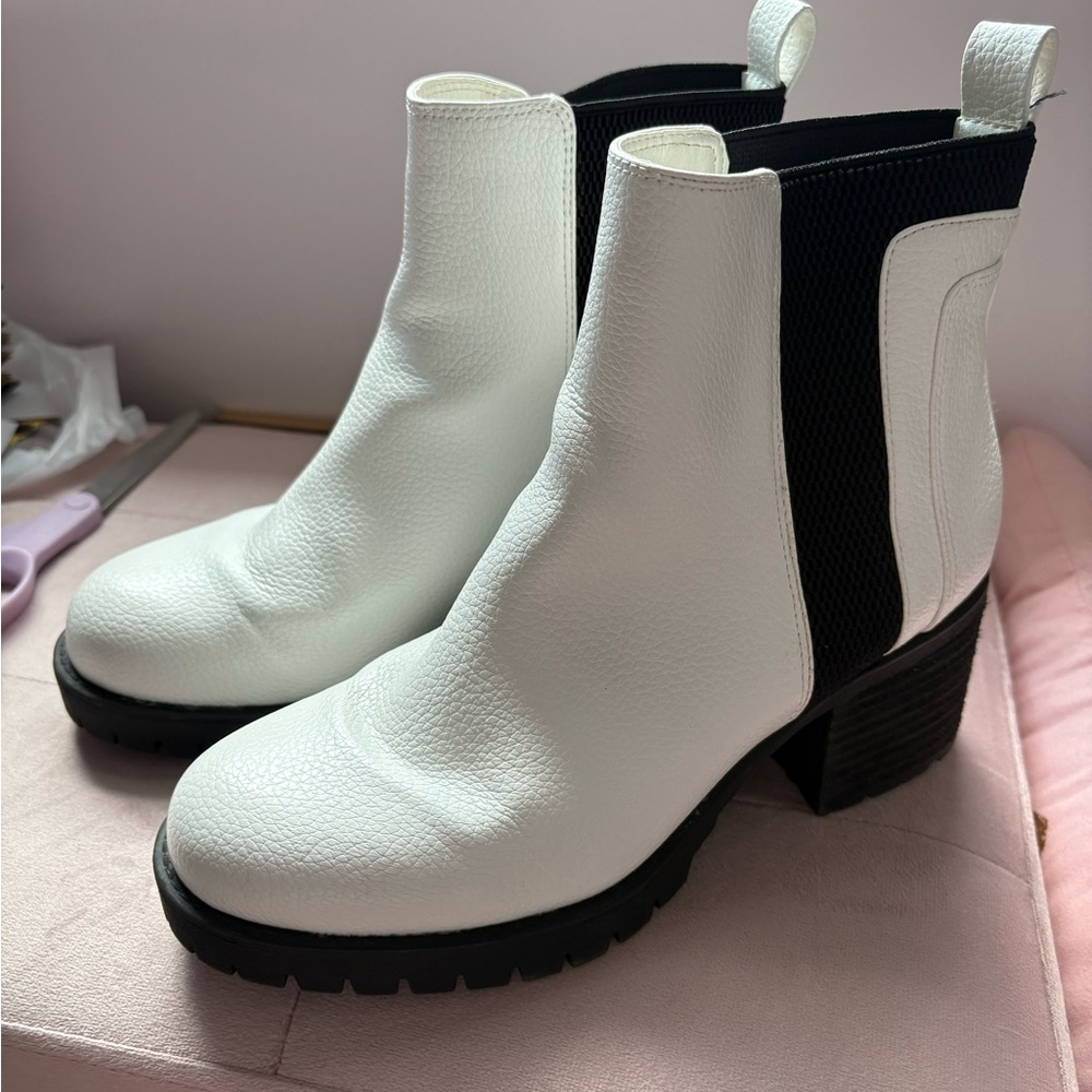 Mia white and black boots